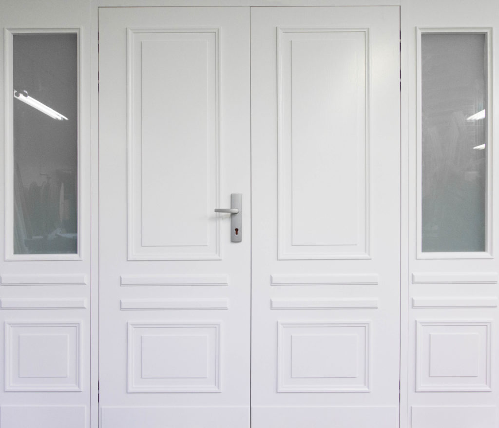 białe romantyczne drzwi