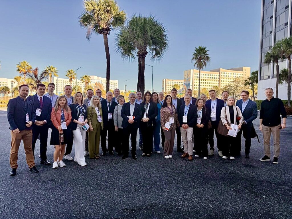 drzwi drewniane CAL w USA